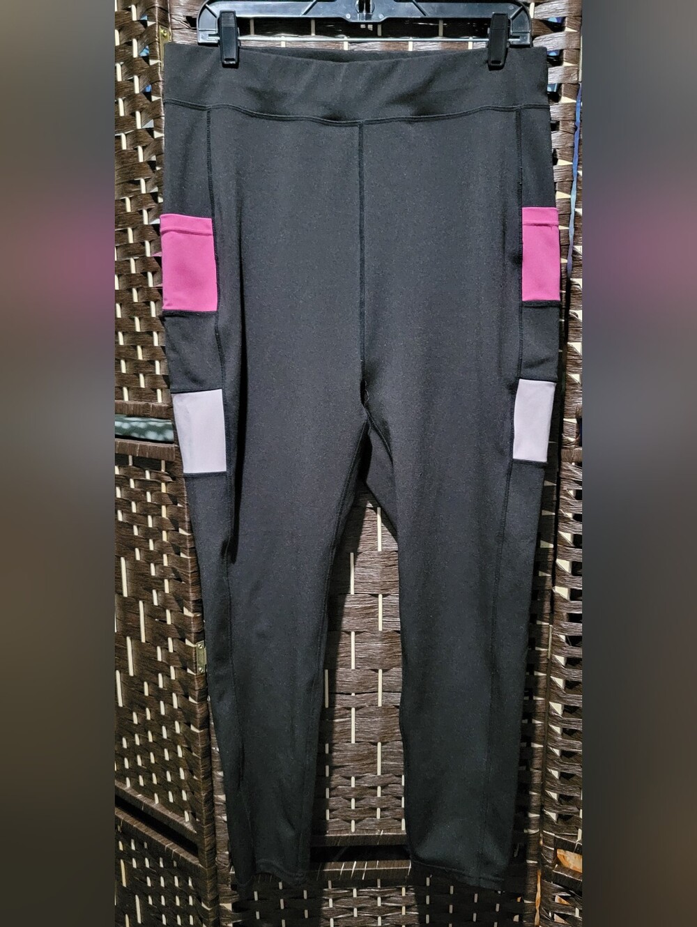 POP Fit Black Leggings with Pink Pockets